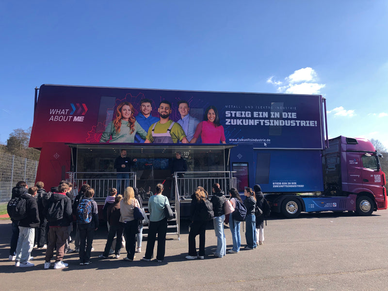 Besuch des M+E-InfoTrucks an der Ernst-Göbel-Schule